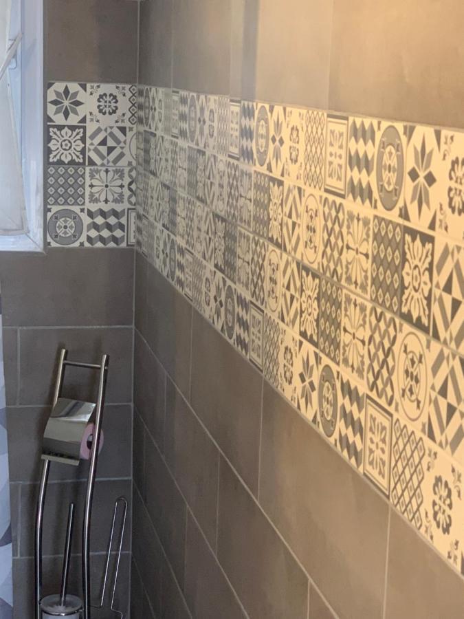Oustaou Acces Piscine Homestay Marseille